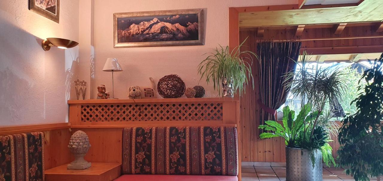 Alp-Hotel メジェーヴ エクステリア 写真