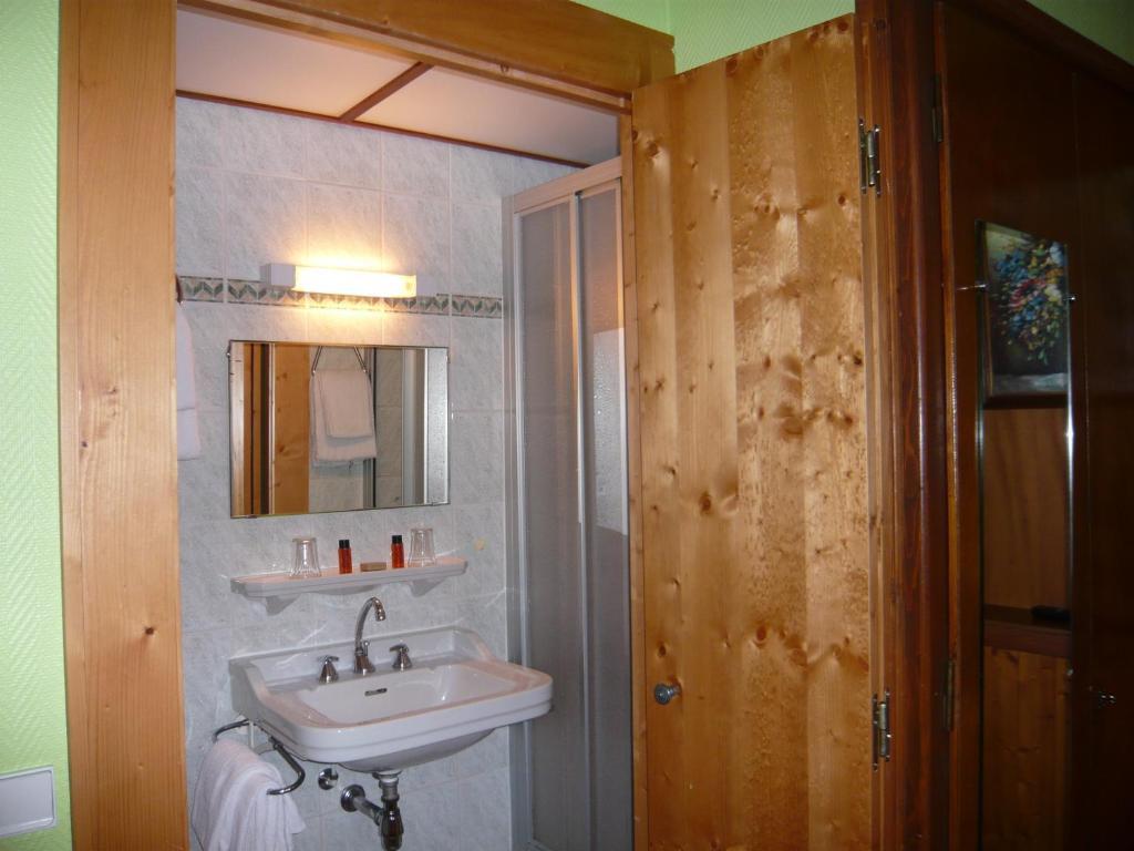 Alp-Hotel メジェーヴ 部屋 写真